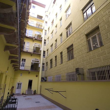 Apartment Akademia Будапеща Екстериор снимка